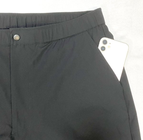 フロント入れやすい　ポケット