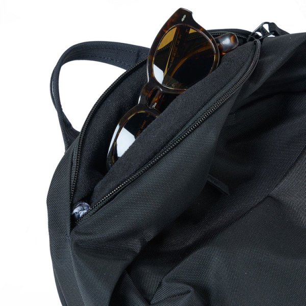 #0001 black